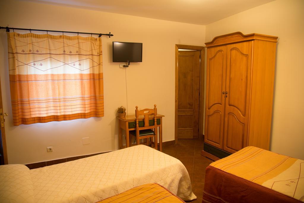 Hostal Hueso Trujillo Exteriör bild