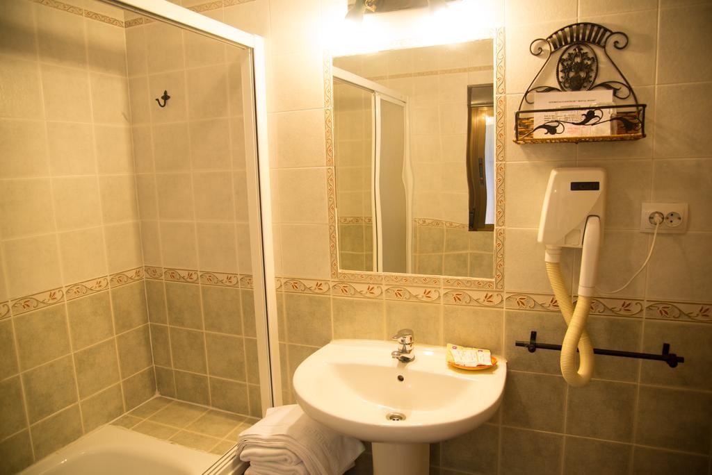 Hostal Hueso Trujillo Exteriör bild