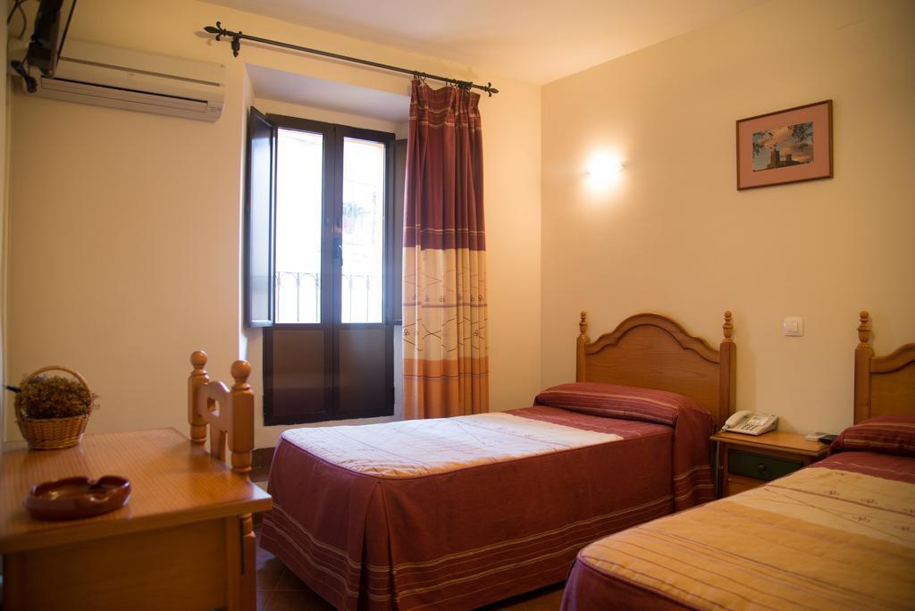 Hostal Hueso Trujillo Exteriör bild