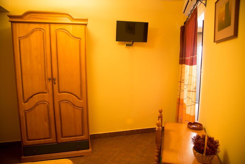 Hostal Hueso Trujillo Exteriör bild