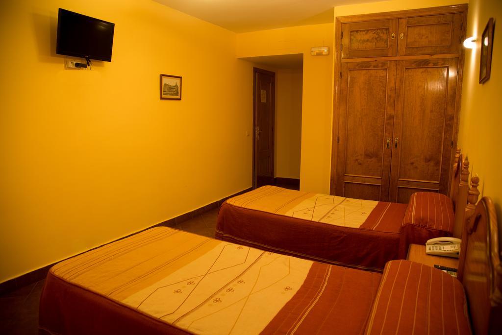 Hostal Hueso Trujillo Exteriör bild