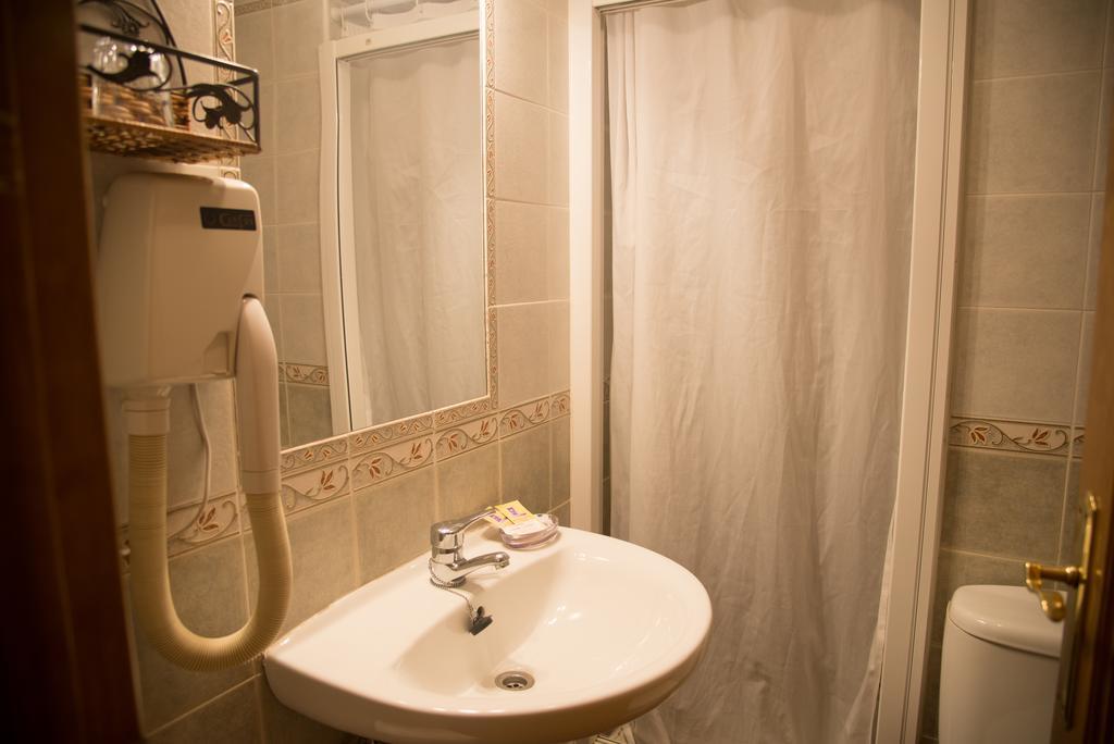 Hostal Hueso Trujillo Exteriör bild