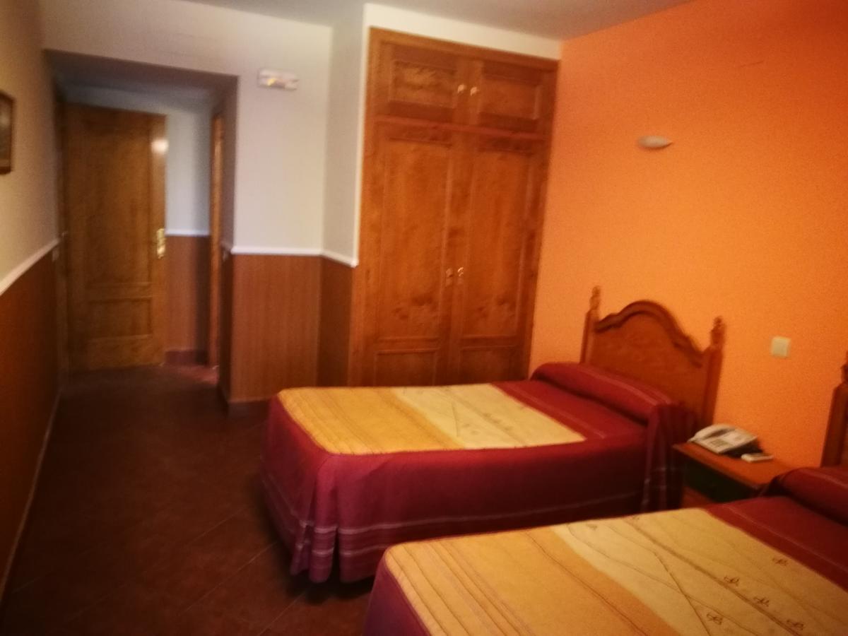 Hostal Hueso Trujillo Exteriör bild