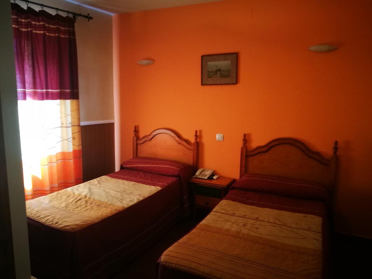 Hostal Hueso Trujillo Exteriör bild