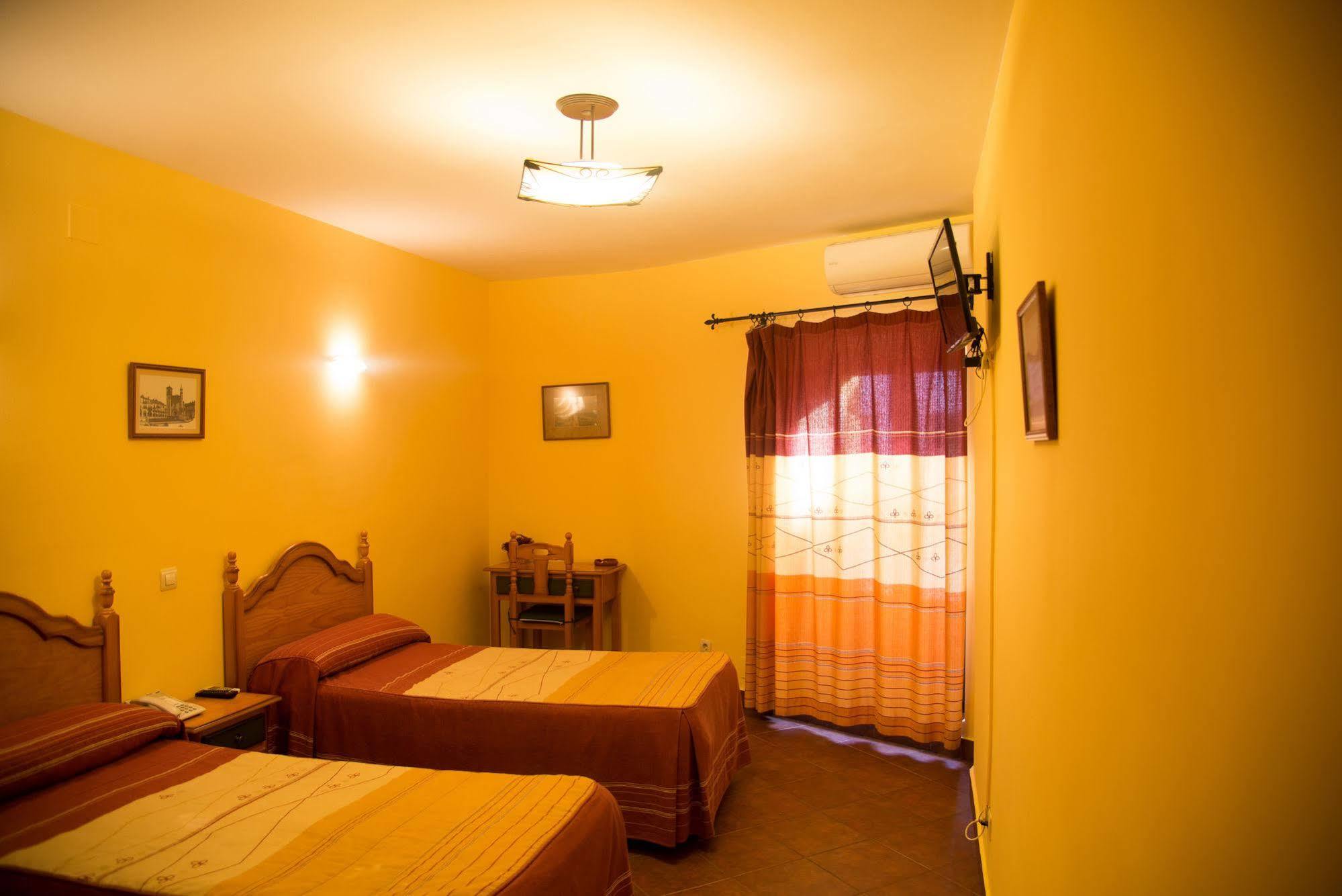 Hostal Hueso Trujillo Exteriör bild