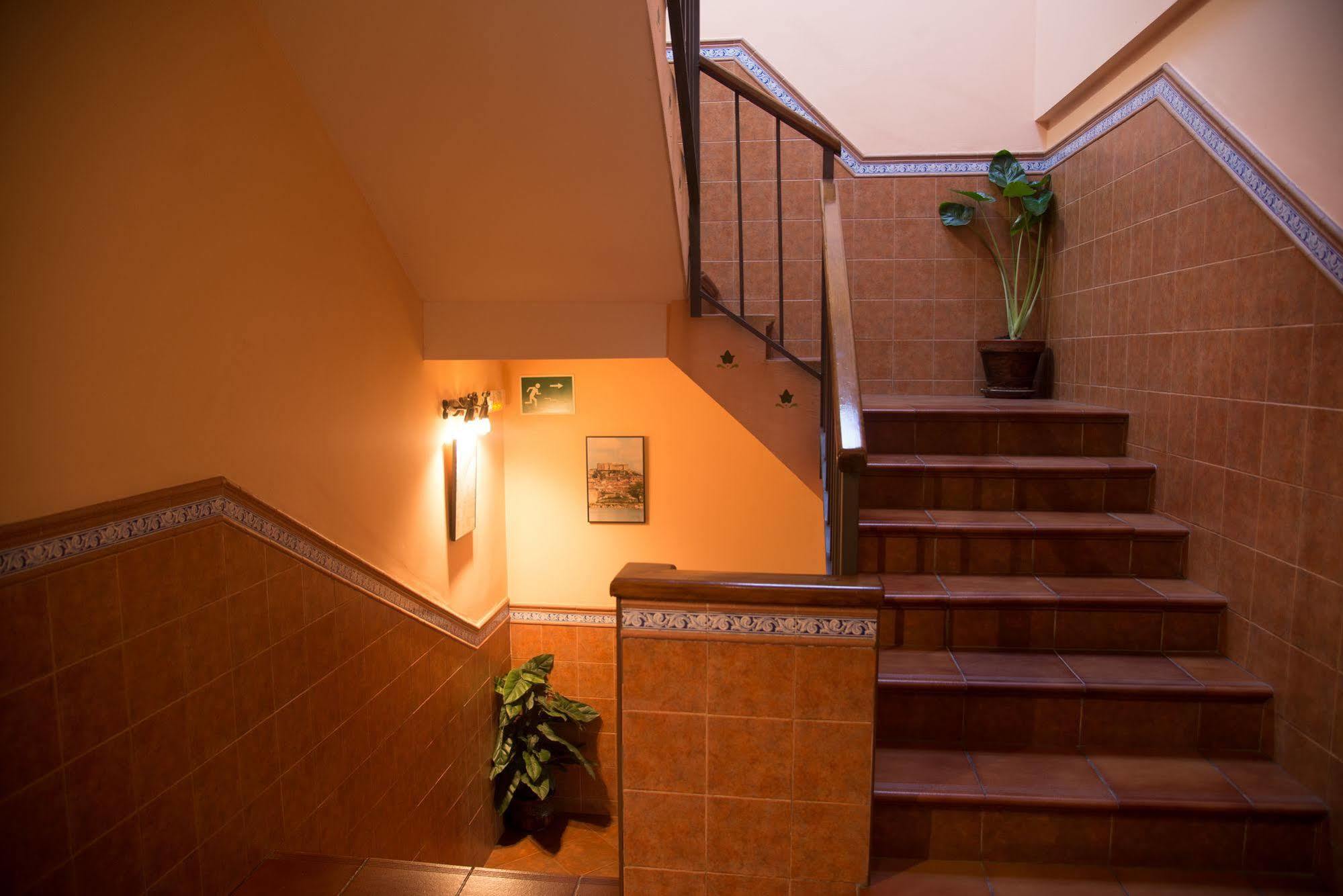 Hostal Hueso Trujillo Exteriör bild