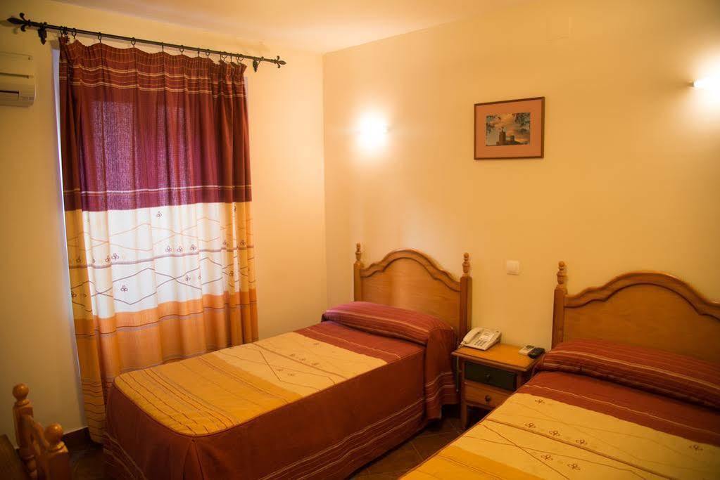 Hostal Hueso Trujillo Exteriör bild
