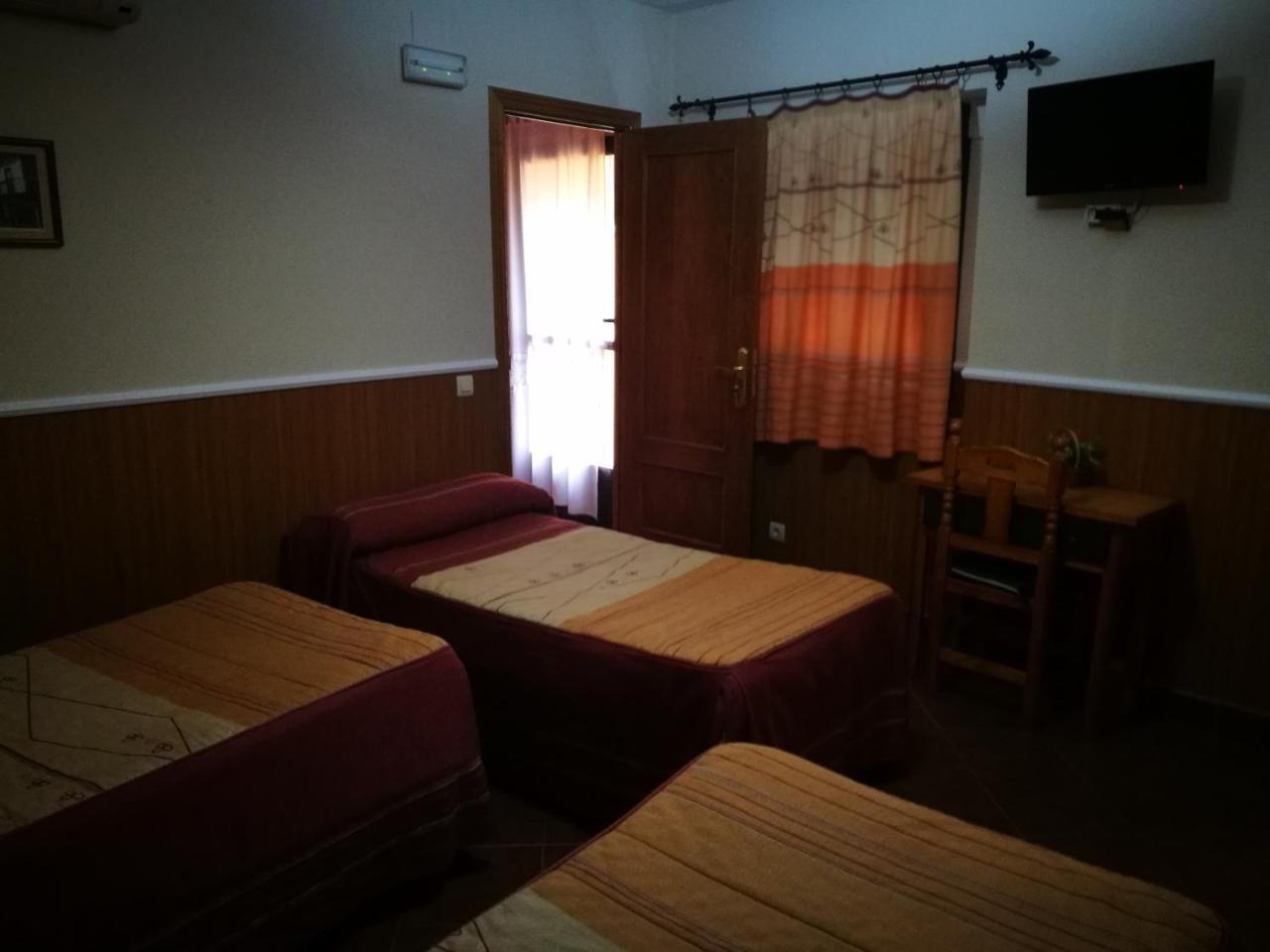 Hostal Hueso Trujillo Exteriör bild